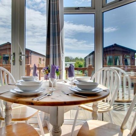 Stunning 3-Bed Hot Tub Lodge Northumberland Felton  Екстер'єр фото